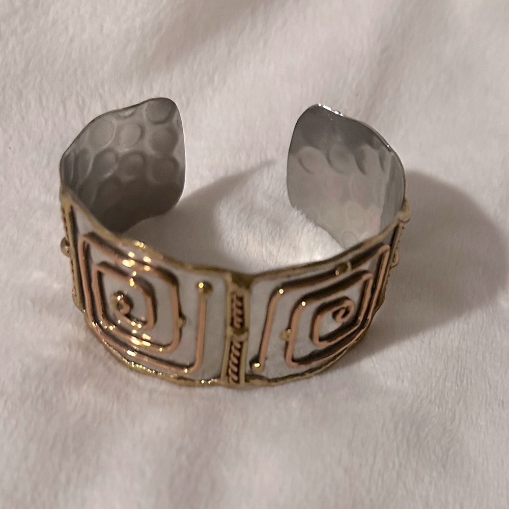 Copper Accenting Cuff Bracelet Silvertone Hammered Metal 6.5IN  Adjustab